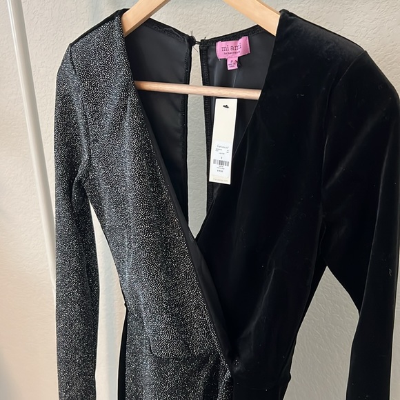 NWT. NEVER WORN. Open back long sleeve romper. - Picture 4 of 8